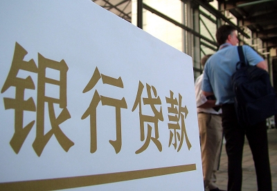 右江哪个银行无抵押贷款容易通过，在那家银行无抵押能借钱！
